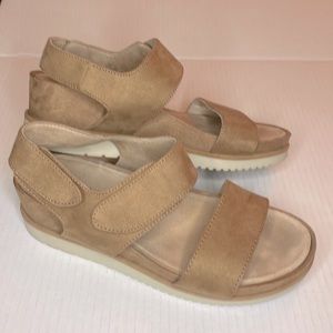 Naturalizer Soul 8 1/2M Tan “Kaila” Sandal Two Adjustable Ankle Strap EUC